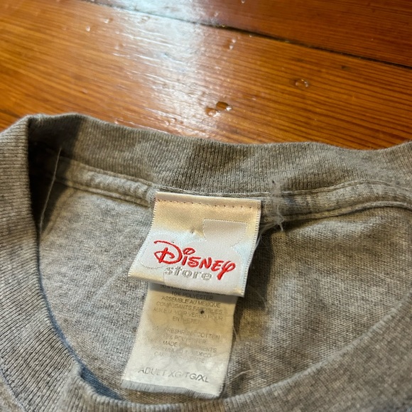 Disney Winnie the Pooh 🐻 🍯 XL Gray tee , great condition and very nice graphic - Picture 4 of 7